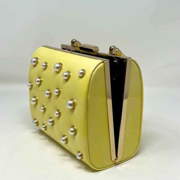 Ivory Patent finished Pearl cross Body - Picture 4 of 7